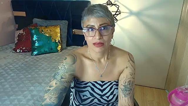 Charlotte__Gray Adlı Modelin Canlı XXX Sohbeti