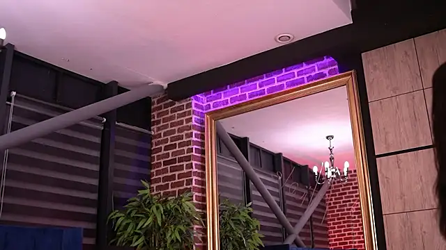 NicoleCellini Webcam Show