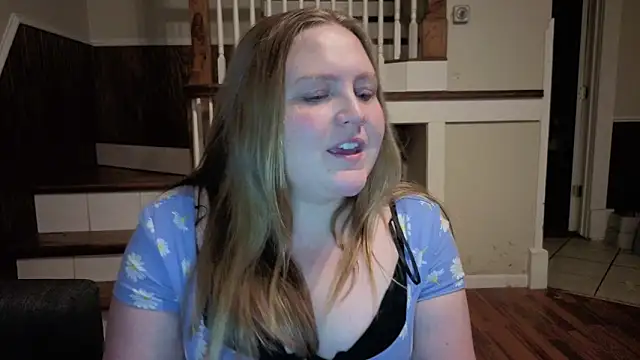 PhatAssBlond Show in webcam