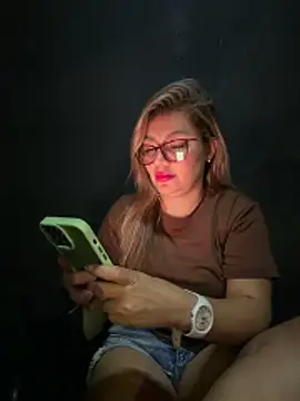 Chatroom XXX en direct de DIANITA_1988