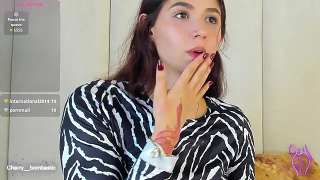 Chat +18 de AnnyCherry_ ao vivo