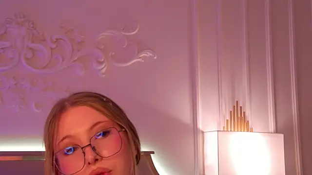 XXX chat uživo modela RemyLoon