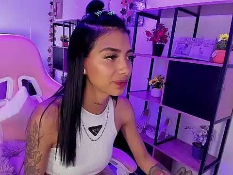 KarlaSlutSkinny__ Adlı Modelin Canlı XXX Sohbeti