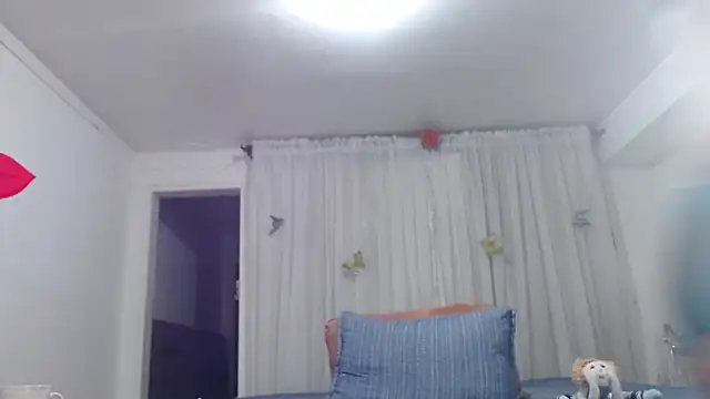 linapalacios: διαδικτυακό σόου στην κάμερα