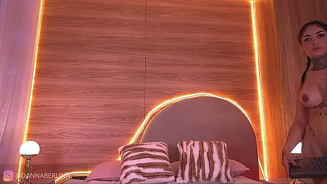 danna_berlin_ Adlı Modelin Canlı XXX Sohbeti