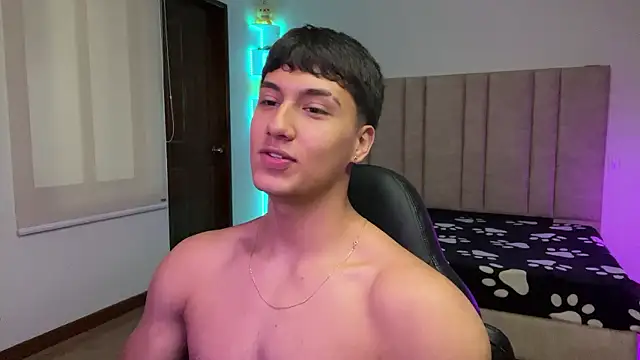 CHRIS_MORGAN1 Adlı Modelin Canlı XXX Sohbeti