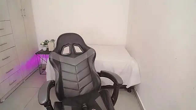 Youlittlepervertt_: онлайн-секс-чат