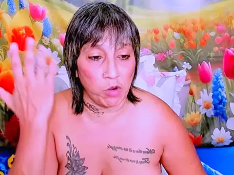 indianroxy Adlı Modelin Canlı XXX Sohbeti