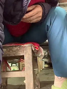 YANINA120 在線直播表演