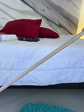 Chat +18 de thamiina_ ao vivo