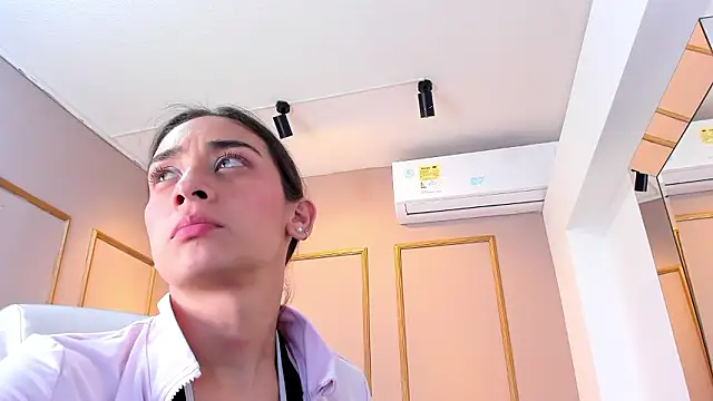 Онлайн чат XXX NahimiThompson