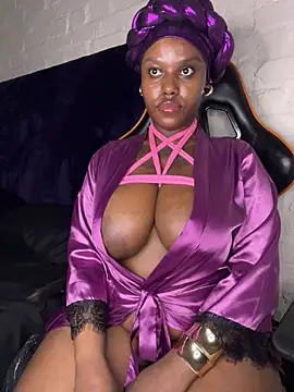 QUEEN_NOBUHLE_FEMDOM_777 网络视讯表演