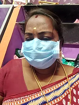 Tamil_Hot_Priya: διαδικτυακό σόου στην κάμερα