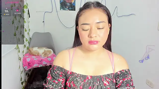 دردشة ReyleDoll الجنسية المباشرة