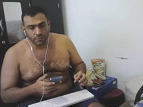 AlphaLatinoBear Webcamshow
