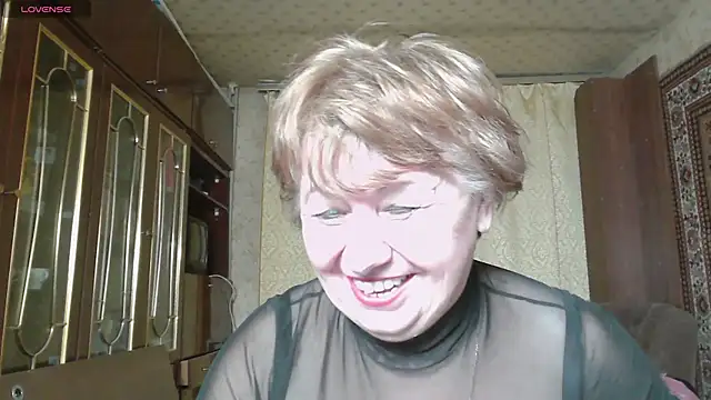 Show modela Casey_peach na web-kameri