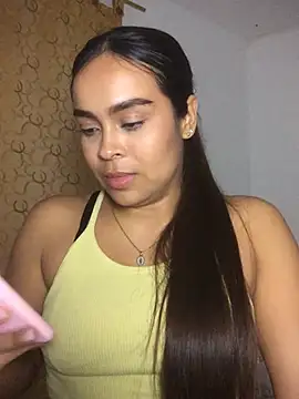 Chatroom XXX en direct de JuanaSimons