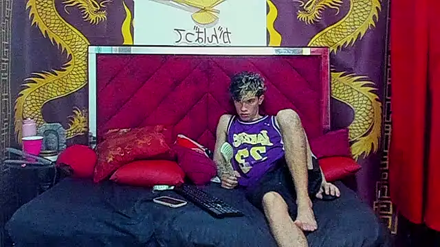 Pride_couple Show in webcam