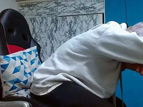 Piter_Strauss Adlı Modelin Canlı XXX Sohbeti