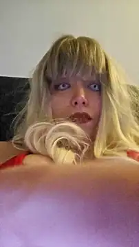 XXX chat uživo modela Mya-Vamp