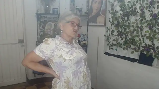 FunnyGrandma 在線直播表演