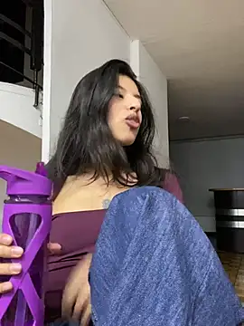 Chat +18 de NanakoDollx ao vivo