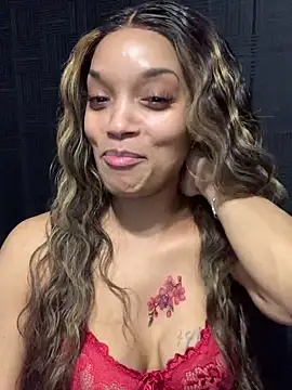 Rakiyahcharms webkamerás műsora