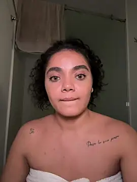 Chat +18 de Curlyierr ao vivo