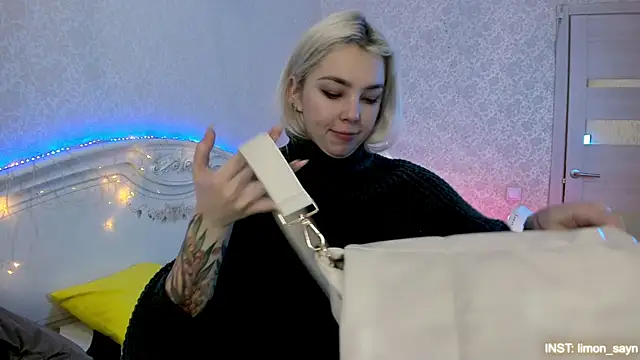 LillyMoure_'s Live XXX Chat