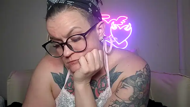 Pokazy przed kamerką – quinnmariexo