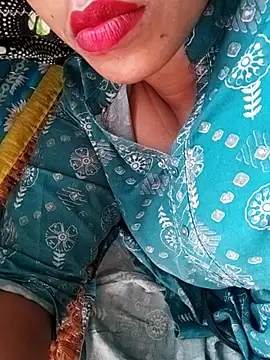 me-leela Show in webcam