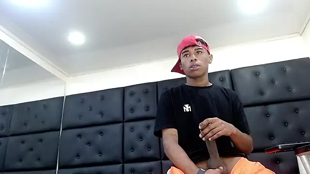 TonnyMarck: онлайн-секс-чат