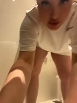 KiraSunshine's Webcam Show