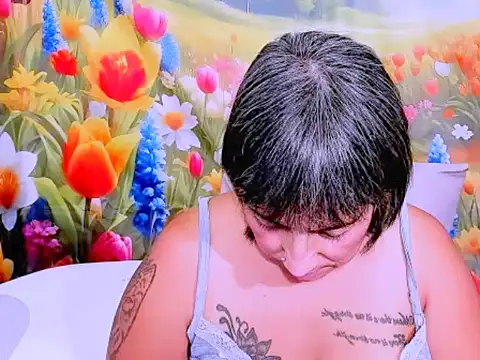 indianroxy's Live XXX Chat