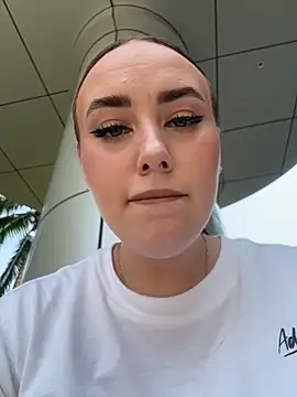 KiraSunshine Adlı Modelin Canlı XXX Sohbeti