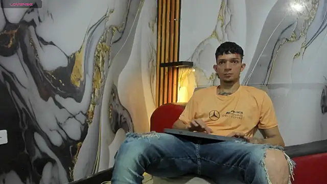 Straight_Guy22 Show Webcam