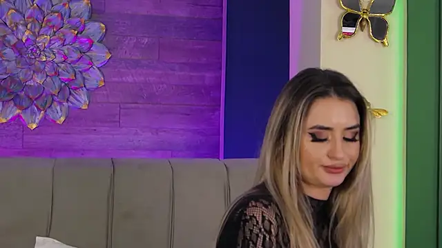 LoraDevine 라이브 XXX 채팅