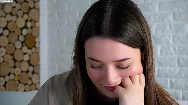 LowOncoming Adlı Modelin Canlı XXX Sohbeti