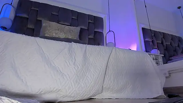 OnlyGia: απευθείας συνομιλία ΧΧΧ