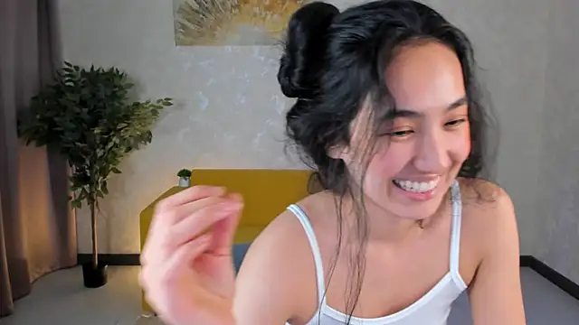 FlirtyAura Adlı Modelin Canlı XXX Sohbeti