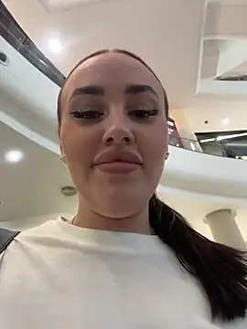 KiraSunshine Show in webcam