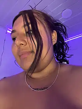 Nicky-222 Chat XXX in diretta