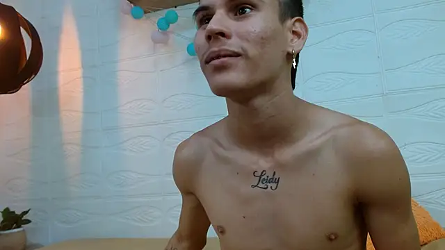 paullcb Show in webcam