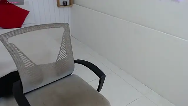 Madelein_Jones: онлайн-секс-чат