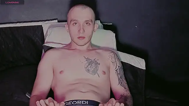 Dylanwhite23_ élő XXX-chatje