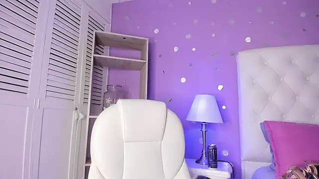 scarlette_15_ Adlı Modelin Canlı XXX Sohbeti