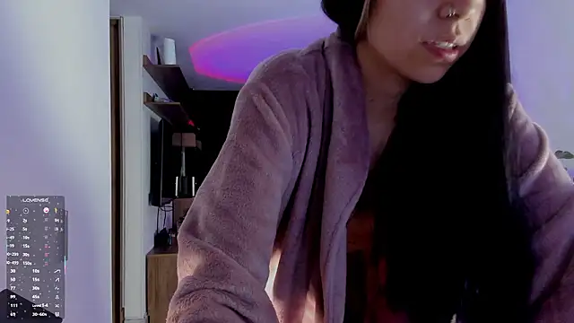 Saraa_Desiree Chat XXX in diretta