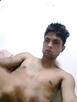 Show modela DanyxxxCuba na web-kameri