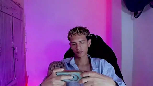 tylernova Chat XXX live