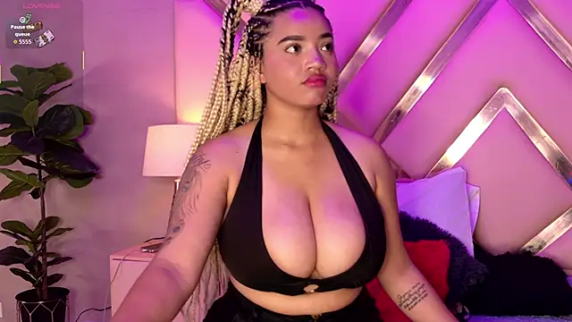 MalaikaBrown Adlı Modelin Canlı XXX Sohbeti